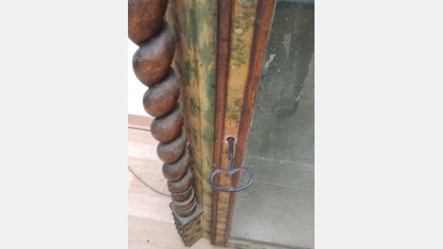 Oratório Vitrine antiga em talha dourada