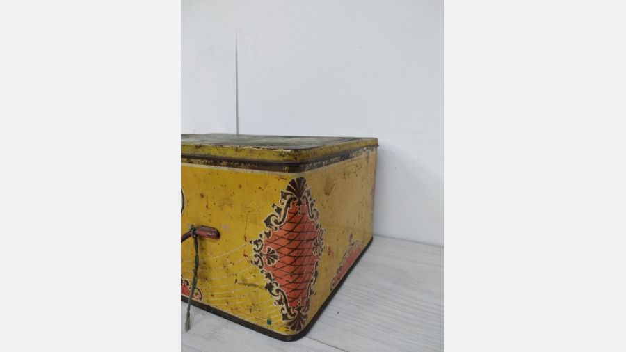 Caixa metálica antiga Portuguesa Vintage