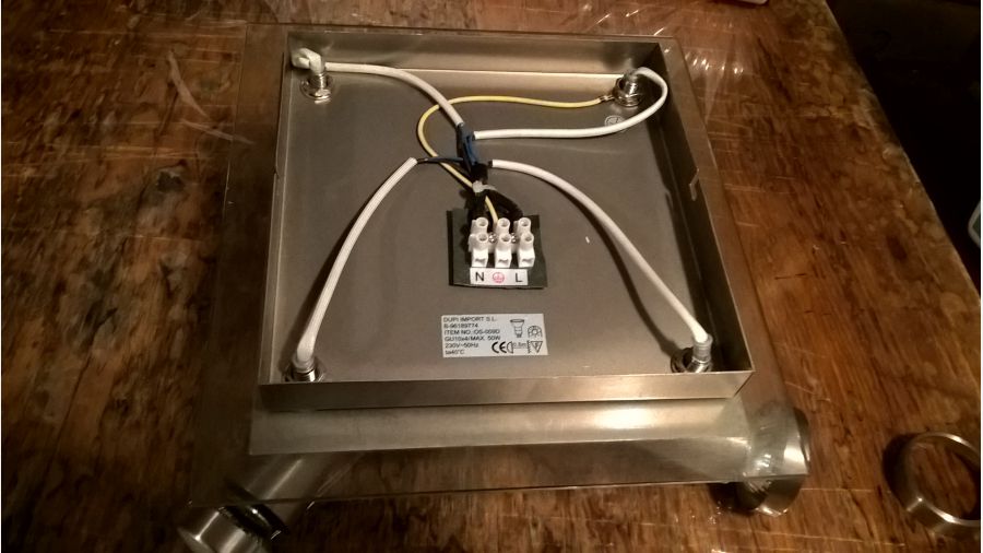 Candeeiro C/ 4 Focos Projectores direccionais. Inclui 4 lampadas led. 