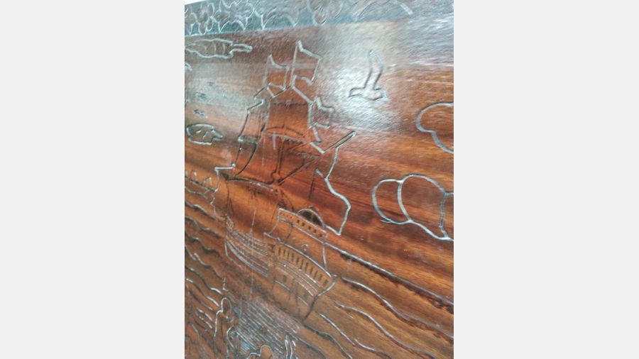 Painel quadro em madeira entalhada