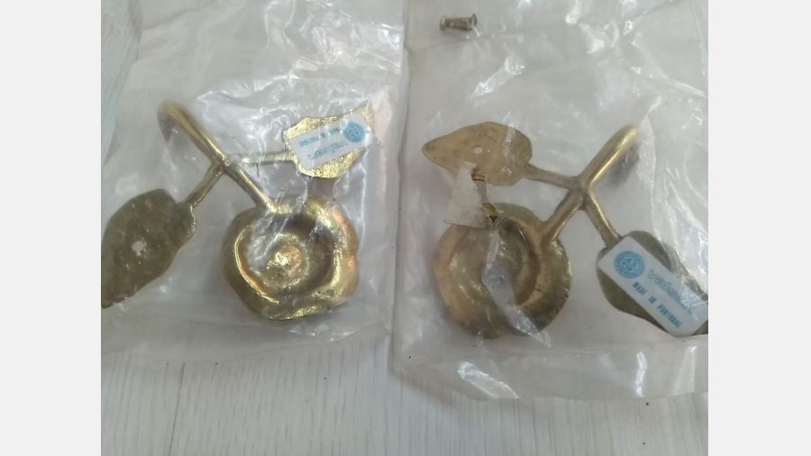 Antigos Cabides de Porta em Latão Novos