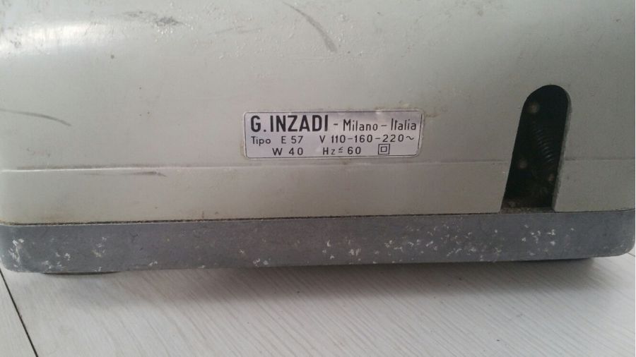 Máquina calcular muito antiga INZADI E57