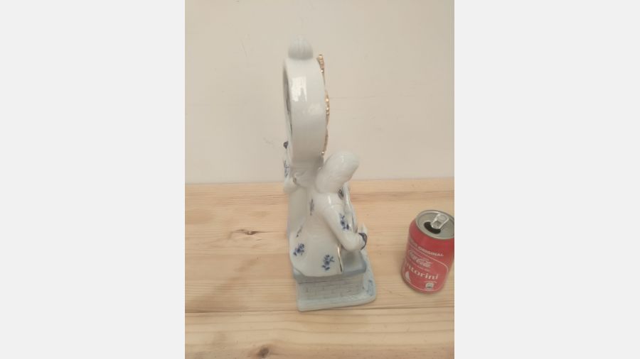 Relógio em porcelana