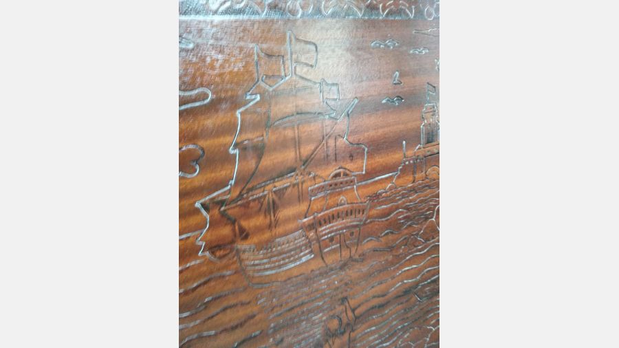 Painel quadro em madeira entalhada