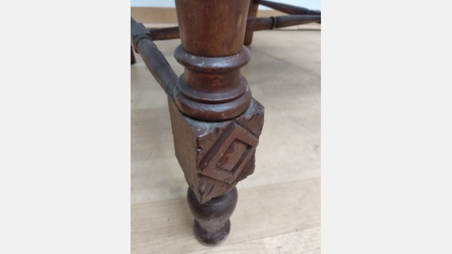 cadeirão vintage em madeira e couro