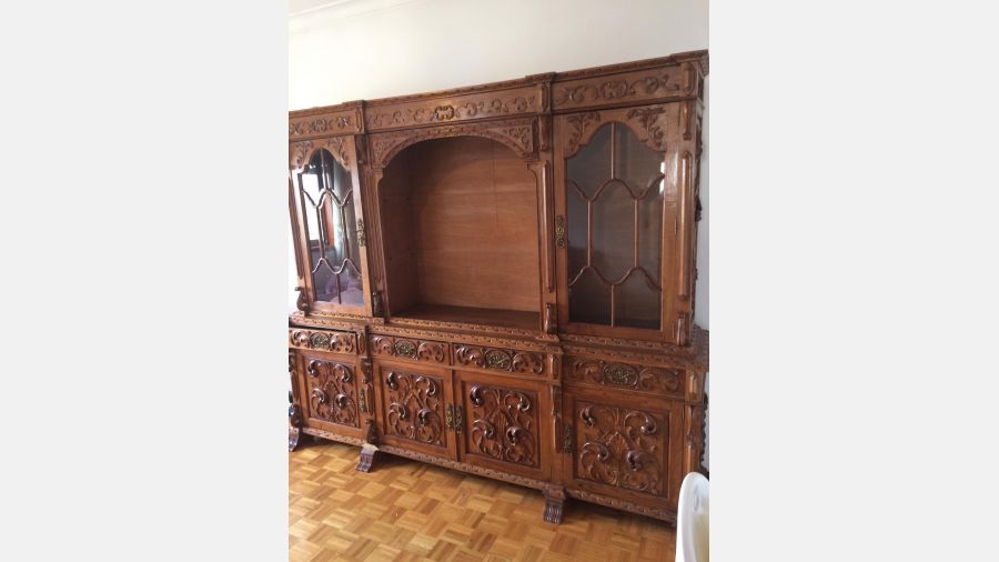 Cristaleira madeira entalhada lindissima peça rara