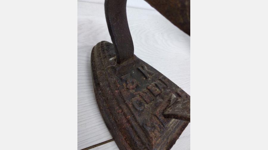 Ferro de engomar em ferro fundido 1870-1900