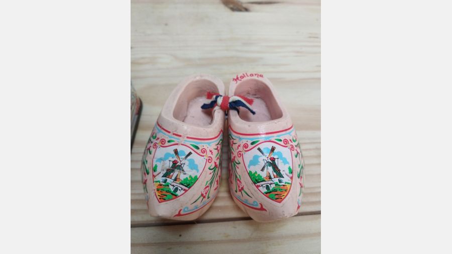 Conjunto de lata e socas Holandesas vintage