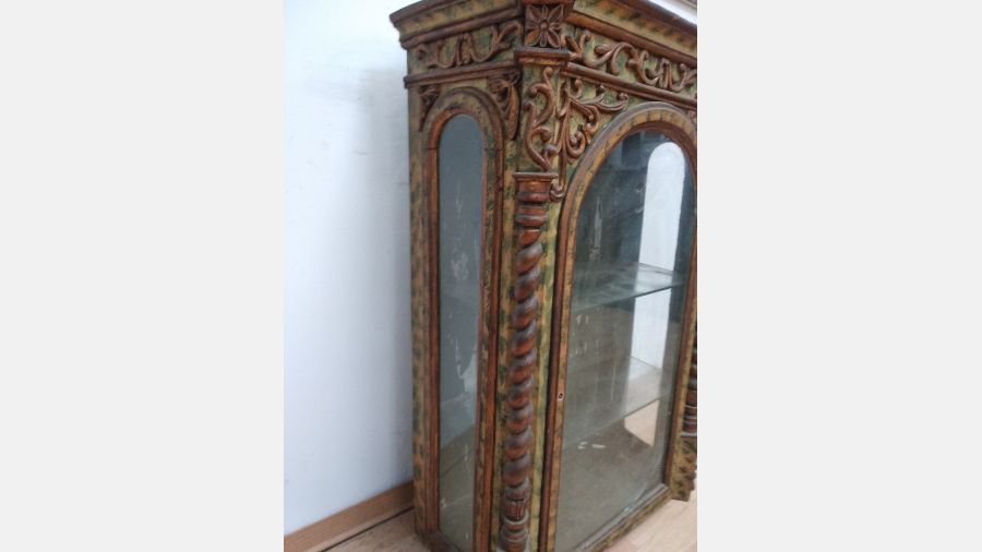 Oratório Vitrine antiga em talha dourada