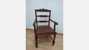 cadeirão vintage em madeira e couro