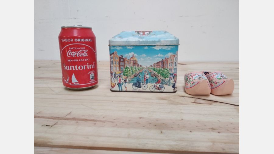 Conjunto de lata e socas Holandesas vintage