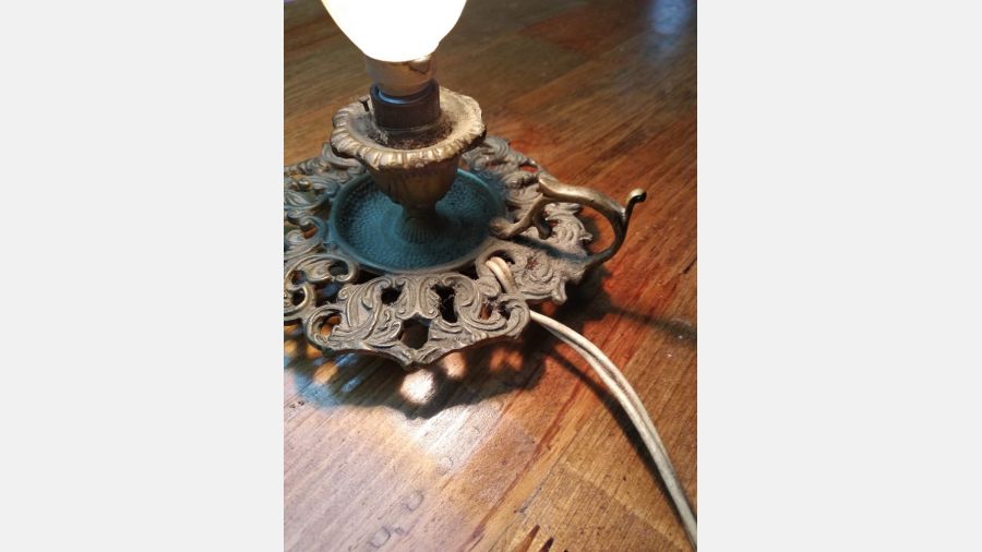 Antigo candeeiro de uma lâmpada vintage 