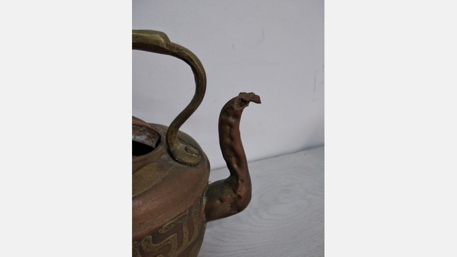 Bule jarra em cobre com cabeça de cobra