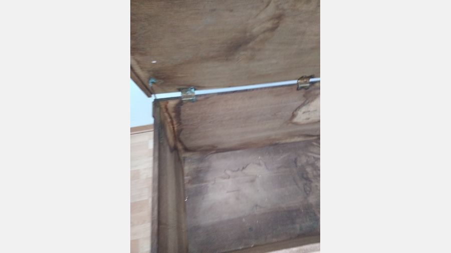 Baú antigo em madeira bau