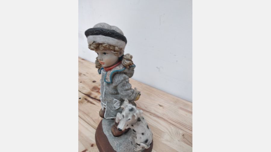 Peça menina e o cão