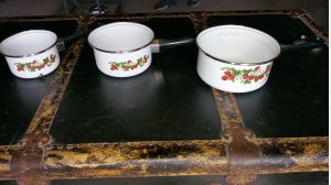 Conjunto de 3 panelas esmaltadas com asa vintage