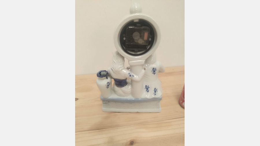 Relógio em porcelana