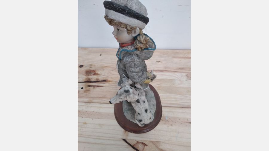 Peça menina e o cão