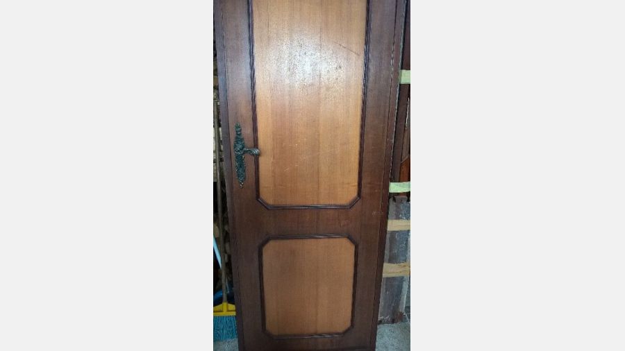 Porta antiga em madeira com guarnições, aros, optimo estado