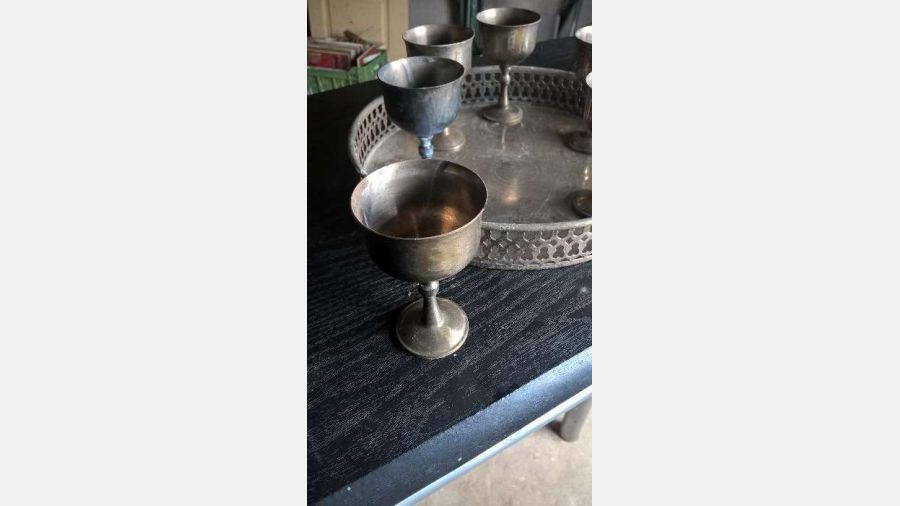 Artigo igreja conjunto 6 copos de cobre platinados a prata + bandeja