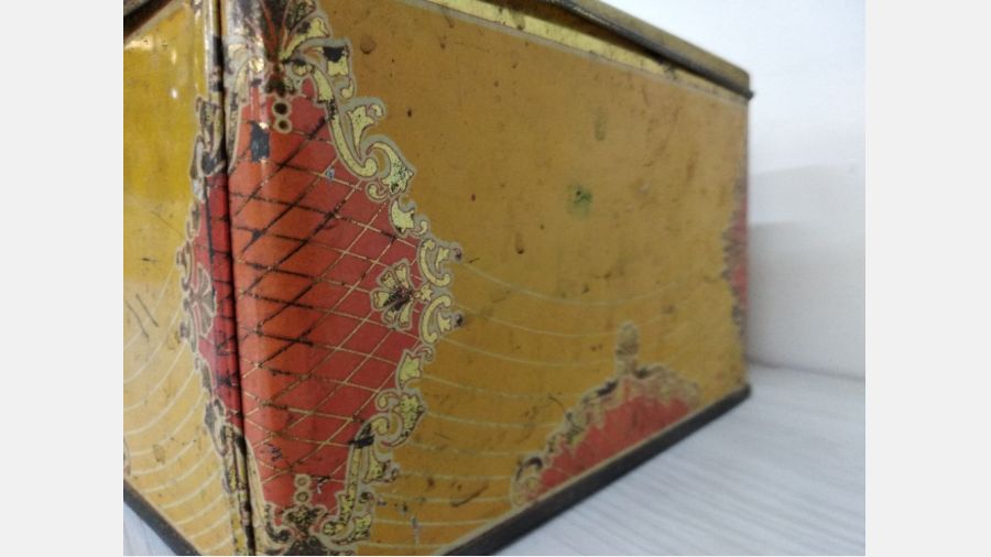 Caixa metálica antiga Portuguesa Vintage